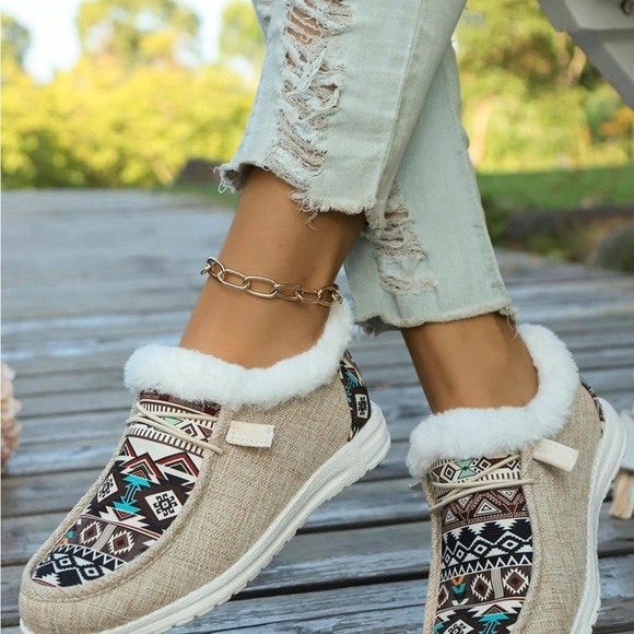 NWOT SHEIN Women’s Shoes, Low top, Color block Pattern Design, US 14W, - Picture 2 of 4